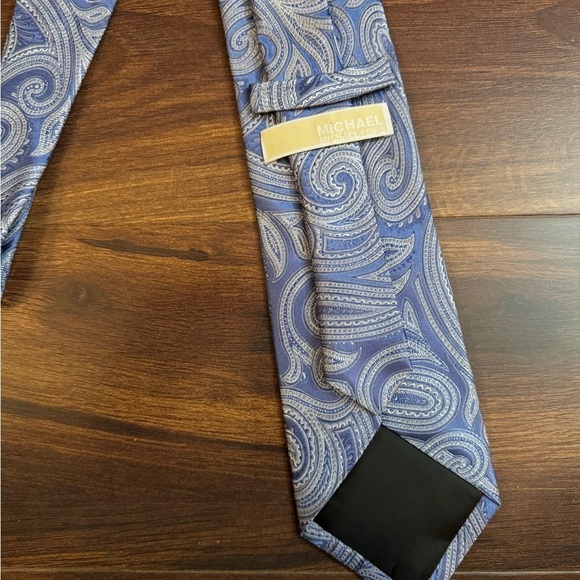 Michael Kors Blue and White Tie with Paisley Pattern - Picture 3 of 10